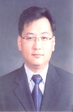 박사졸업 1997년~현재국방과학연구소책임연구원, PM < 관심분야 > 전술정보통신, 위성통신, 바이오통신, 정보융합신상헌 (Sang-heon