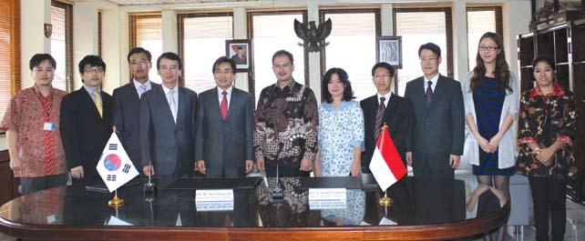 대사관 -UI 한국문화코너설치합의 인도네시아젊은층내에자생적으로성장하고있는한국문화알기열풍에기여할거점이될것.