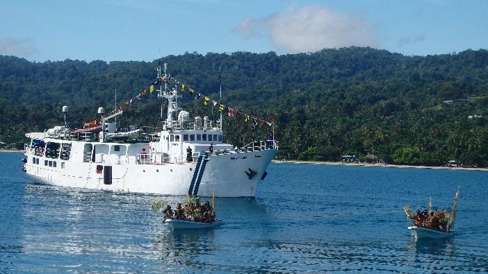 위, 왼쪽에서오른쪽으로 : Pacific Link Arrives in Papua New Guinea 정부의영역 ; YWAM