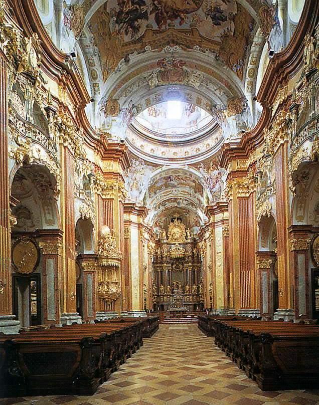 4) 북유럽의바로크건축 북유럽의바로크건축 - 17세기카톨릭교회는신교국가들의성상타파에대항이라도하듯더욱더화려하고기발한방식으로교회를장식하기시작함 -