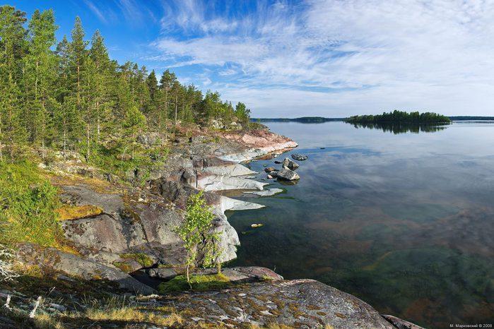 2. 자연환경 2.1 지리 레닌그라드주 (Ленинградскаяобласть) 는유럽의북서쪽에자리잡고있으며, 북서연방관구에속해있다. 에스토니아, 핀란드와경계를이룬다. 영토는남부타이가지대에자리잡고있어서과거에는늪과숲이매우많았고, 오늘날에도비록수세기동안많은지역이개간되었지만숲은주영토의 40%, 늪은약 12% 를차지한다.