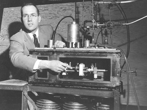 1953 년 stimulated emission in a stream of energized ammonia molecules to produce amplification of microwaves at a frequency of