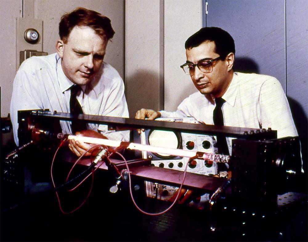 William Bennett, Ali Javan : Helium-neon laser (1962 년 ) first gas laser -first laser to