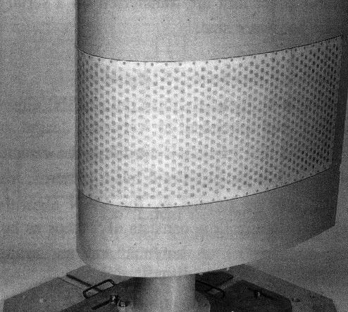 1966년에 Gething 은 120 개의 다이폴 소자를 원형으로 배열하여 지름이 300 m인 HF(High-Frequency) 대역 방향 탐지 안테나를 구현하였 다.