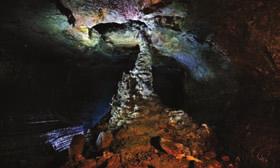 만장굴 화산용암의침하운동으로생성된세계최고규모의용암동굴.