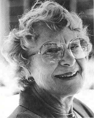 사티어 ( Virginia Satir) : 1916-1988 가족이정서적경험을하고의사소통을개선하는데초점 1948 년시카고대학대학원사회사업전공 1951