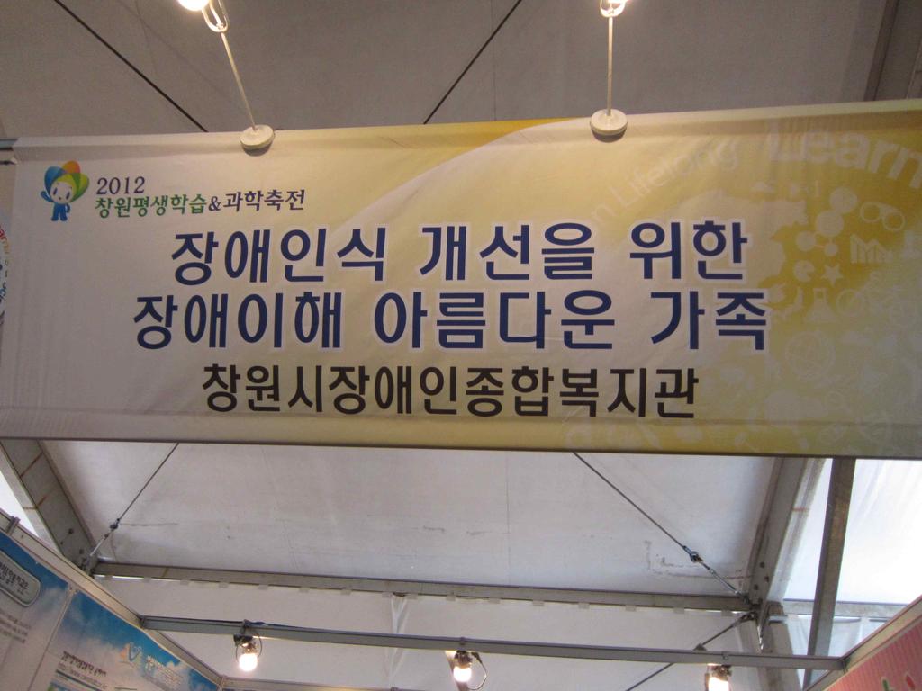 다. 그러나 점자책은 필요할 때는 언제든지 다시 읽을 수 있고, 책의 내용을 생각하 면서 읽을