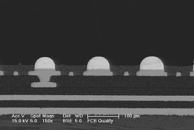 24 Fig. 12 Cross-section view of 74um solder resist opening 3. 결론 향후패키지의미세피치 (fine pitch) 에의해서솔더 범프볼륨도작아질전망이다. 솔더범프의크기가작 아짐에따라서신뢰성을저해할수있는금속간화합물이차지하는볼륨이상대적으로커지게된다.