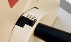 Handwheel Lock 은 Cutting Stroke의맨위에서 Locking되며, 블록을바꿀때필히사용하여야한다. Cassette Clamp에블록을장착 / 제거할때, 또는칼날이장착되어있는상태에서블록을조작할때에는 Safety Guard가반드시덮여있어야하고 Handwheel Lock은잠겨있어야한다.