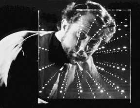 - 1960, 소련, Denisyuk : 반사형홀로그램 ( 슬릿이용 ), 밝은실내에서도가시화됨.