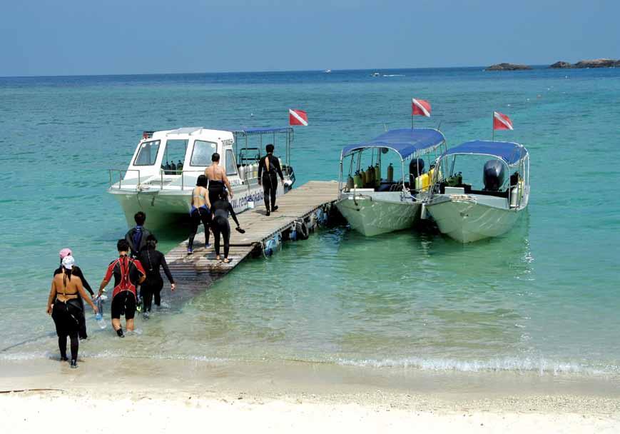 르당섬의다이빙환경 말레이시아플라우르당 (Pulau Redang) 섬은쿠알라트랭가누 (Kuala Trengganu) 해안에서 45km지점에있으며, 트랭가누해안앞바다의남지나해에점점이들어선군도중가장큰섬이다.
