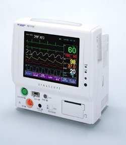 Patient Monitor( 환자감시장치 ) 제품번호 DS-7100 제조국 / 제조사 한국 규격 특성 다음의환자정보를관찰할수있을것 : 심전도 (ECG), 혈중산소농도 (SpO2), 혈압 (NIBP), 맥박, 호흡수등 - 칼라액정화면 (TFT LCD) 으로모든정보의식별이용이할것.