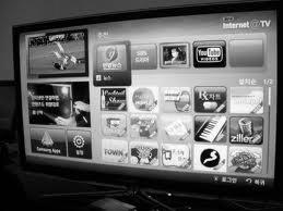 전기전자 : Smart TV, 전략적인제휴를통한경쟁력확보 (1) Smart TV : 스마트폰, 스마트패드에이어서 2011 년 TV 시장에서도 Smart 의분위기확산 Smart TV : 모바일이아닌고정형, OS 보다는차별화된콘텐츠확보가중요해질전망 TV : 콘텐츠중심으로변화 구글, 애플등 OS 중심의 Smart TV 사업강화 삼성전자 2011 년출시,