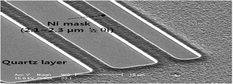 그림 4-16. Ni 도금결과 문헌상으로확인된비정질수정의식각율은약 0.5 ~ 1.0 μm/min 이므로이를감안하여, Ni 도금의높이를약 1.5 ~ 2 μm 로설정하였다. 도금몰드는 negative PR(DNR L-300) 을사용하여 3.5~3.6 μm 높이로형성하였다.