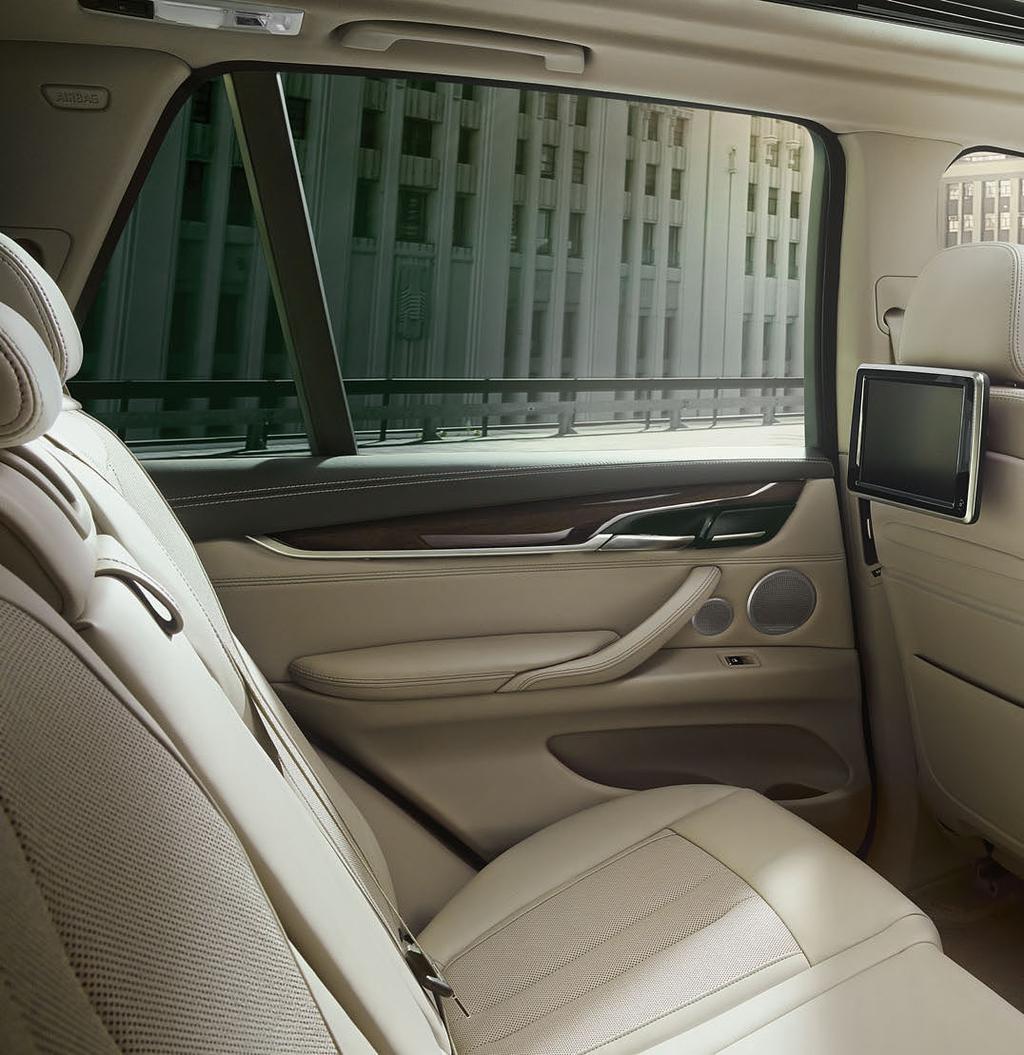 BMW X5 의시트에앉으면완벽한공간감각을한눈에느낄수있습니다. 이차는엄선된프리미엄자재와뛰어난장인정신을담고있습니다.