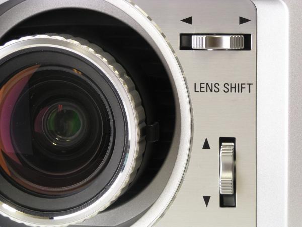 이미지의키스톤보정 고정되어사용되는경우 : 내부렌즈의상하조정 디지털픽셀의재조정 기계적인렌즈이동