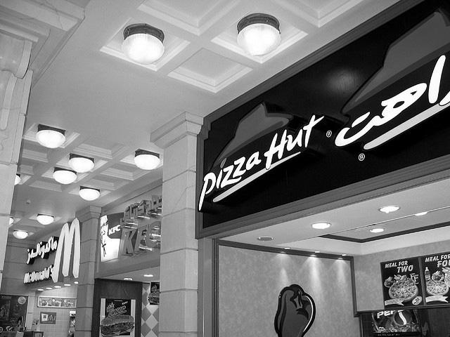 UAE < Pizza Hut 매장사진 > 자료원