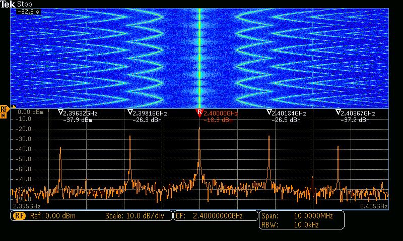 스펙트로그램 MDO3000 시리즈에는느리게변화하는 RF 현상을모니터링하는데적합한스펙트로그램디스플레이가포함되어있습니다. x 축은일반스펙트럼디스플레이와같이주파수를나타내며, y 축은시간을나타내고색으로진폭을나타냅니다.