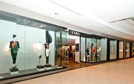 ZARA : 실시간 Data 분석기반내부생산 / 재고관리로 Fast Fashion 지향 Zara는 1975년스페인의작은상점에서 2011년현재 77개국 1,723개매장에서 80억유로이상의매출액을거두는글로벌패션브랜드로성공을거둠