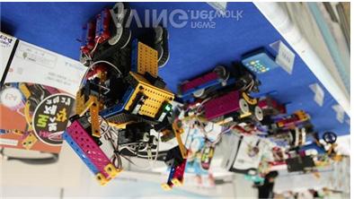 >> 그림 5-22 Aving 해외업체동향유럽의경우스위스의 K-team, 영국의 Robotic Systems, 독일의 Fischer-technik, 덴마크의 Lego와같은전통있는교육교구업체들이주도적으로개발한교육용로봇키트를바탕으로본격적으로로봇교육을실시하고있다.