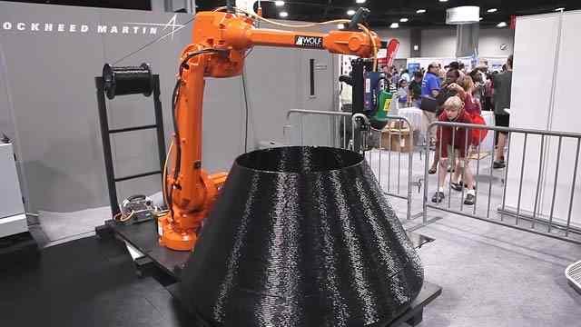 미록히드마틴사, 로봇을이용한 3D 프린팅연구착수 m 미국록히드마틴사가이끄는팀이로봇을이용하여 3D 프린팅생산부품의품질을개선하는방안을연구중임.