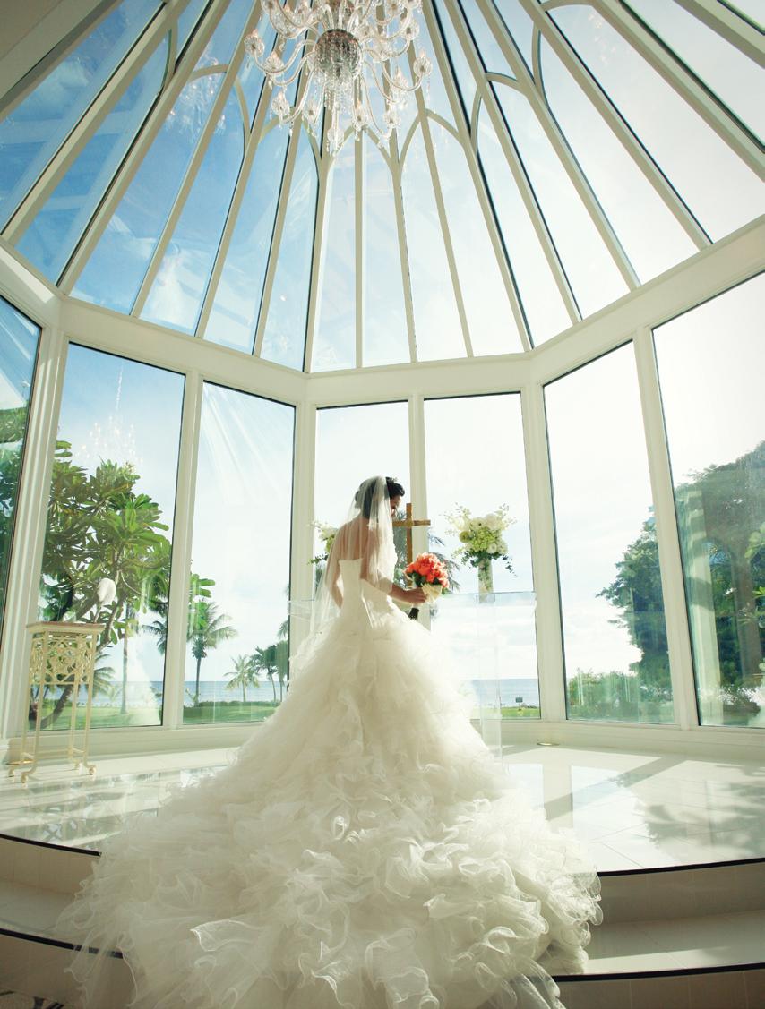 CHAPEL WEDDING On the west side of Oahu, the Paradise Cove Crystal Chapel is perched, on Ko Olina s stunning oceanfront property and is just seconds away from the water.
