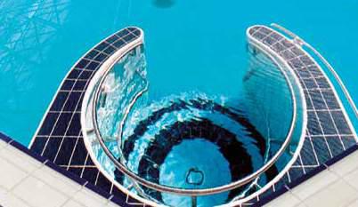 Swimming pool water production_ 수영장용수공정 수영장에서는감염과같은사고가발생할수있기때문에, 항상수질의보장이요구됩니다. 따라서, 수영장용수의지속적인측정및제어가필요합니다. 수영장용수에서의수처리는박테리아나바이러스등의미생물을죽이거나줄이는것을의미합니다. 이러한살균과정에서염소는대표적인살균제로사용됩니다.