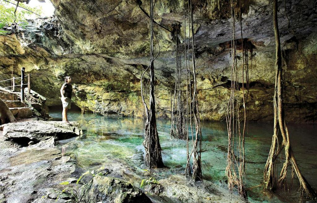 석회암지형이발달한유카탄반도에는종유석과석순이지천인동굴이많다. 비가내리고내려지하에물이들어차면, 종유동은웅덩이로변모한다.
