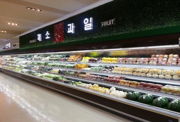 Micom control Energy saving LED lighting as basic option Fruit and Vegetable (5~10 ) Front (kcal/h) Electric Power (W) Dairy and Beverage (2~8 ) ATA-V1220A 350 1,250 1,324 251 ATA-V1820A 350 1,875