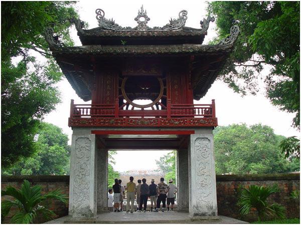 베트남관광정보 하노이시내관광 바딘광장 ( 호치민묘앞광장 ) 한기둥사원