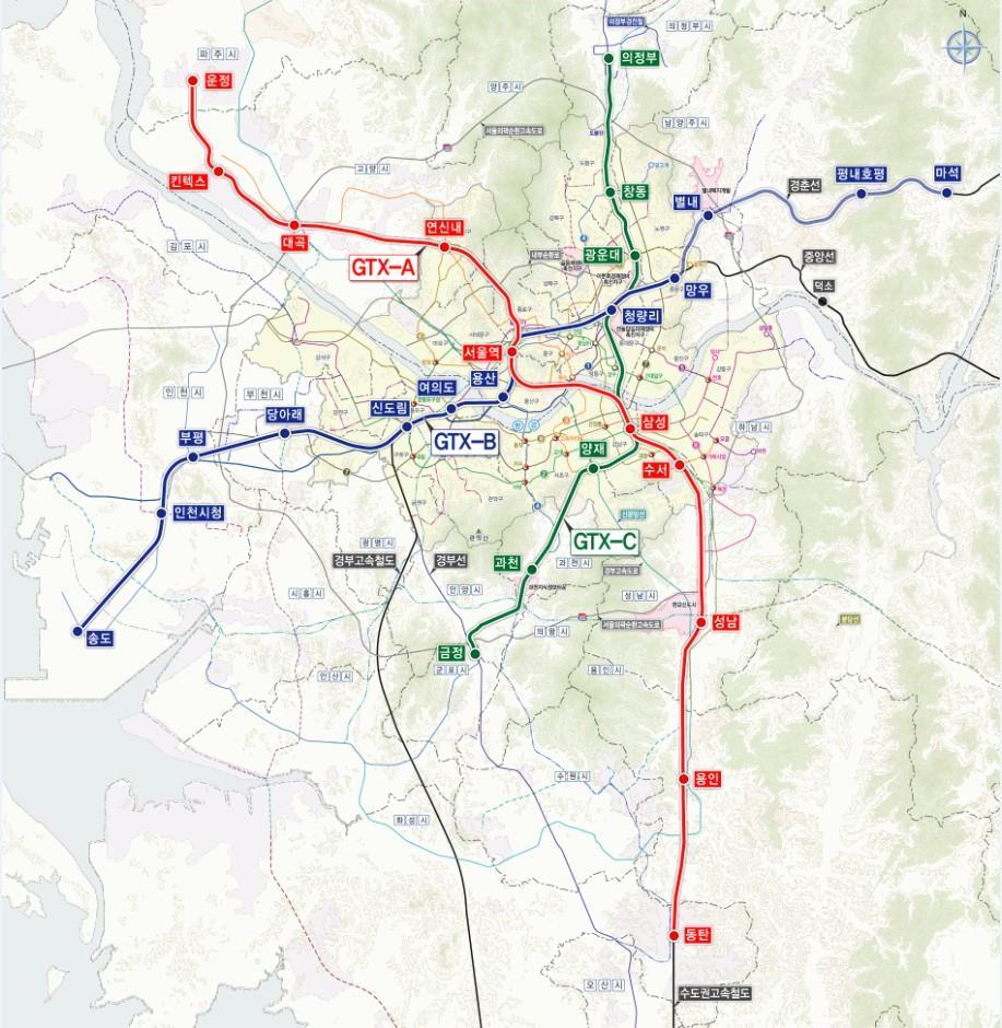 GTX는기존지하철대비대심도 ( 지하 40~60m) 로건설되어서울 3대거점 ( 서울역, 청량리역, 삼성역 ) 을급행으로연결하는고속전철노선으로 2007년경기도에서최초계획수립 이후약 10년간개발계획확정을위한다양한검토에도불구하고, 수서-평택간고속철 (SRT) 구간을공동사용하는 GTX-A노선 ( 삼성-동탄2) 을제외한노선의사업추진은부진 하지만,