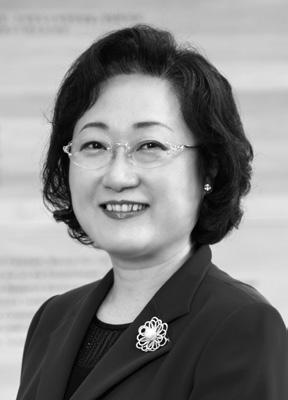 발간사 안녕하십니까? 한국여성정책연구원장이명선입니다. 한국여성정책연구원은실질적인성평등을촉진하는방향으로관련법률이제 개정될수있도록하기위해 2013년부터 젠더와입법 Brief 를연 2회발간해오고있습니다.