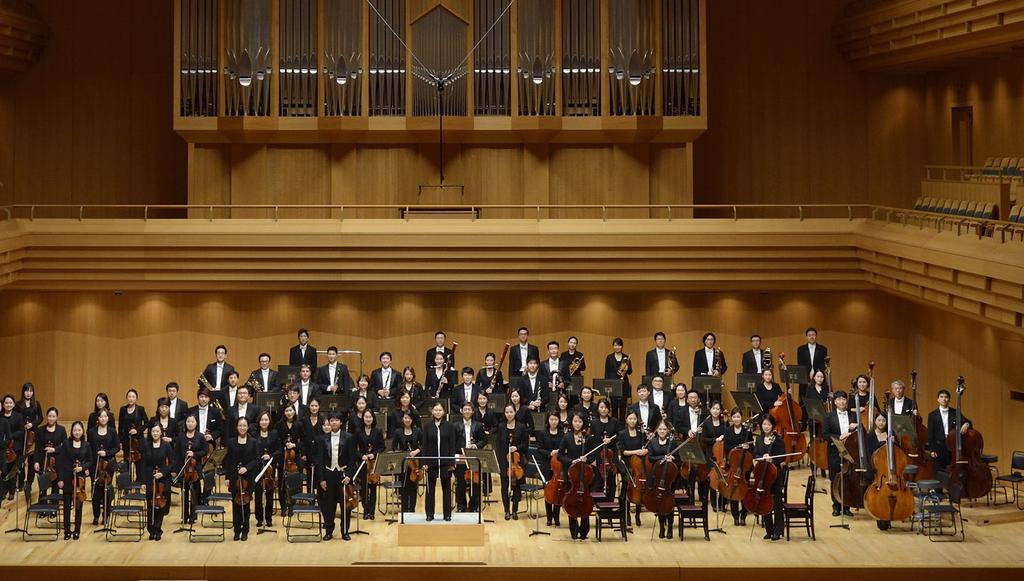 Profile O R C H E S T R A 경기필하모닉오케스트라 Gyeonggi Philharmonic Orchestra 경기필하모닉오케스트라 ( 예술단장겸상임지휘자성시연 ) 는 1 천만경기도민의삶의질을높이고문화예술저변을넓히고자 1997 년 10 월창단된국내최초의도립오케스트라이다.