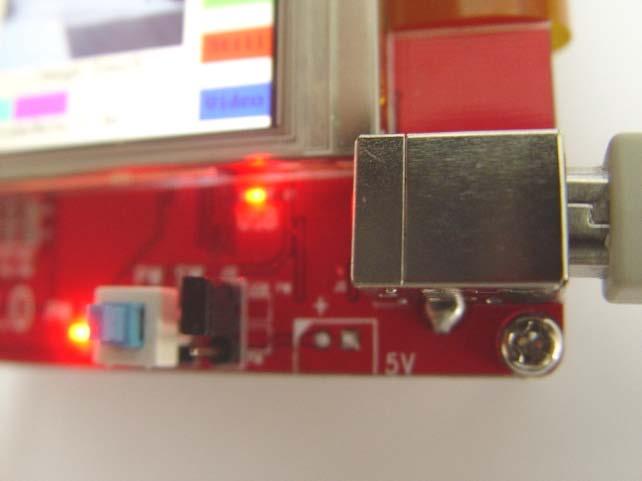 CD 의 UTIL 폴더에서 CP210x_VCP_Win2K_XP_S2K3 드라이브를 PC 에설치한다. USB CABLE 을연결하고 USB LCD 에전원이들어오는지를확인한다.