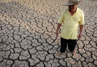 강수현상의변화가심화될수록전세계는홍수와가뭄으로인해고통받을것이다. 20 세기의물공급인프라는 21 세기에는유용하지않아요. 뭔가다른대응책을마련해야합니다. - 퍼시픽연구소글릭박사 - 기후변화를감당하지못하는물인프라건기와우기가뚜렷한나라들은건기동안물부족에시달린다.
