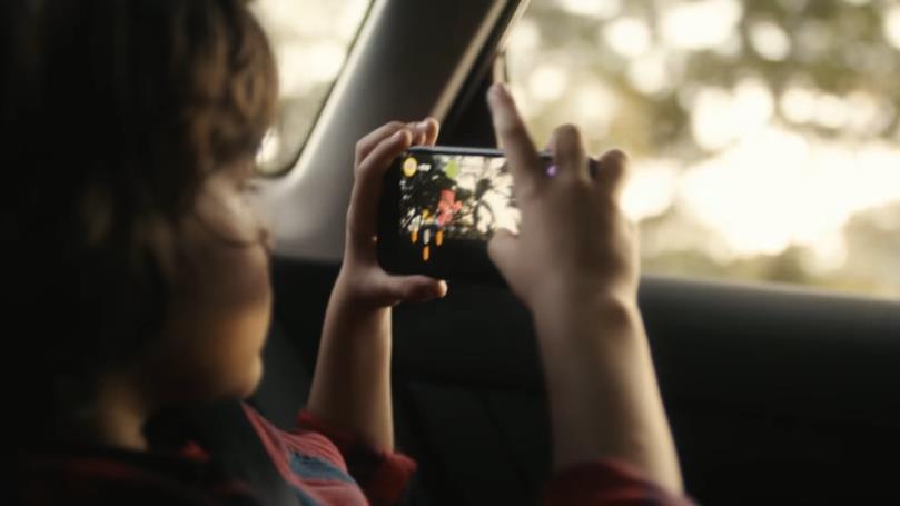II. 모바일 < 해외 > 게임과실제차량의 GPS 를연동해안전운전을유도한공익적캠페인 닛산 Ne.