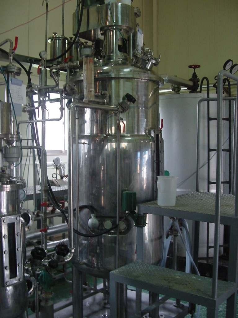 5L jar fermenter 에서검토한최적배양조건을이용하여 Scale up하여종균배양 fermenter 로 500L-fermenter 를사용하였으며 main fermenter 로 5,000L-fermenter 를이용하였다.