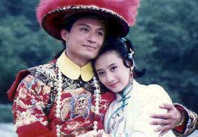 시나리오는드라마화되어각각 1993년과 1994년에대만과중국에서방영되었고, 원고는시나리오와줄거리가유사한소설 매화낙 을