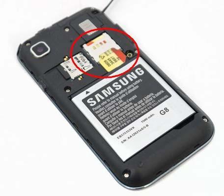 참고로휴대폰부품가운데배터리를제외하고가장큰크기인 (U)SIM 카드는 iphone 의경우 iphone3 는일반적으로많이사용되는미니 SIM 을, iphone4 는마이크로 (micro) SIM( 일반 SIM 에서금속칩부위만을남긴작은 SIM; 25mm*15mm*.76mm) 을채택하고있다.