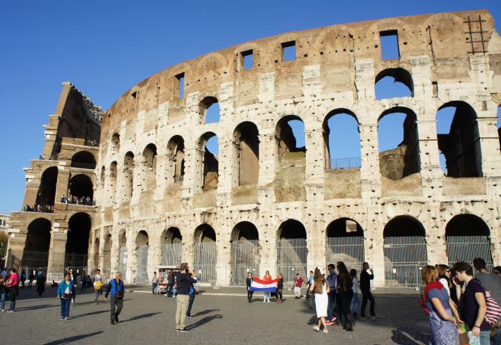 Technicality & Impression -10 3) 로마 (1) 콜로세움정식명칭은 ' 플라비우스원형경기장 (Amphitheatrum Flavium)' 이라고한다. 플라비우스왕조때세워진것으로베스파시아누스황제가착공하여 80 년그의아들티투스황제때에완성하였다.