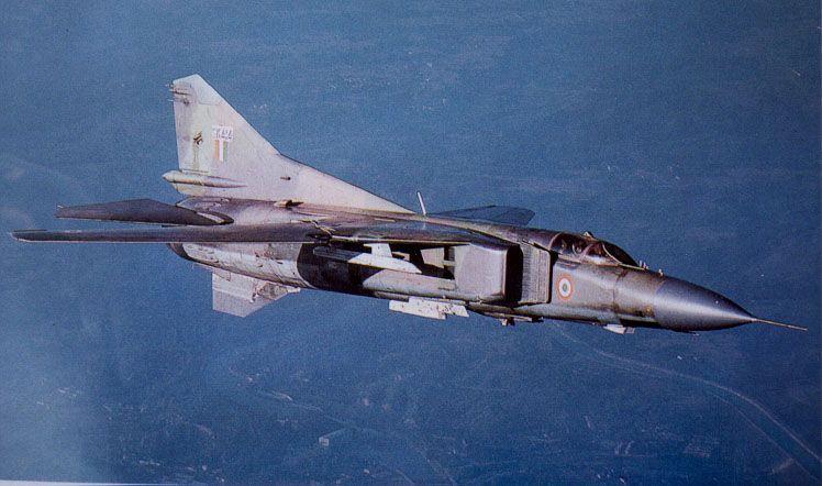 미사일인 AA-2C 를운용함으로써위협거리가증가하였으나, 레이더탐색거리와 무장최대사거리가 F-4E 에비하여현저히떨어지기때문에 F-4E 에비하여열세 하다.
