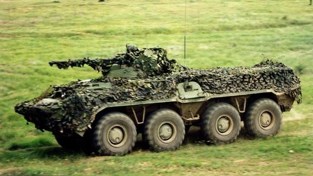 나. 질적평가 1)1980 년대장갑차북한군이보유하고있는최고성능의장갑차는 BTR-80A 이다.1984 년에생산된 BTR-80 장갑차의성능을개량한것으로 1990 년대중반에생산되었다. 북한은 2000 년도에약 30 여대를러시아로부터들여와운용하고있다.
