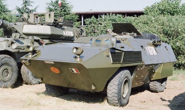 그런데한국군은이러한 BTR-80A 를 20 여대보유하고있으며 K-200 을 1,700 여대보유함으로써신형장갑차전력에서우위를보이고있다. 2)1970 년대장갑차 표 3-6 1970 년대장갑차성능비교 VTT-323 KM-900/901 기동성 화력 생존성 성능 VTT-323 KM-900/901 중량 12.7 톤 8.