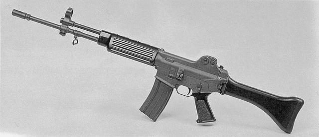 AK-47 은 1947 년에구소련의주력소총으로채택된자동소총이다. 북한군은 58 식보총,68 식보총등 AK-48 의복제품을보병용소총으로사용하고있다. 이소총은단순함과높은신뢰성그리고저렴한가격으로 20 세기에가장많이생산된소총이다. 장점으로 7.