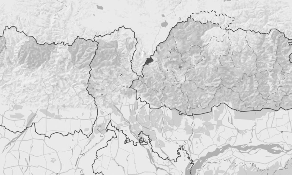 2017 년중국의군사 < 그림 2> 중국 부탄 인도접경지역 네팔 시킴강톡다르질링 도클람 파로 팀부 부탄 실리구리 날바리 인도 퍼네아 키샹간즈 방글라데시 이러한가운데중국인민해방군산하서부전구사령부는도로와철로를이용해군사장비와물자를티베트북쪽의쿤룬 ( 崑崙 ) 산맥남부지역으로이송하는등전쟁준비를방불케하는조치를취했다.