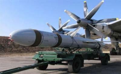 이란의연안및해상공격미사일대부분은중국 C- 계열 (C-701, 704, 802) 미사일을기반으로하고있으나, 소우마르는중국미사일보다는러시아 Kh-55SM 순항미사일과아주유사하다. 이란은 2001 년에우크라이나에서 Kh-55SM 미사일 12발을획득했다. 이미사일은 2000 년에중국에도판매되었으며, 북한에도판매된것으로추정된다.