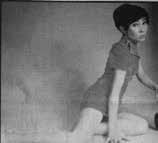 마지막 으로그해최고여배우상을수상한조미령이웨딩드레스를 입고천천히등장하자관객의박수와환호가쇼장에울려 퍼진다. 1956 년 11 월 29 일서울소공동반도호텔다이너스티룸에서 열린우리나라최초의패션쇼현장이다. 이날의주인공은 미국에서유학하고온패션디자이너노라노.