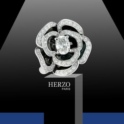 2000년에릭에르조 (Eric Herzo) 에의해시작된프랑스명품쥬얼리브랜드에르조 (HERZO)