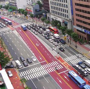 11 대중교통중심의교통체계개편, 첨단 IT 기술을활용한효율적교통관리등서울은시민들이보다더안전하며,