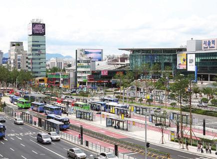 버스환승센터 지하철, 버스등다양한교통수단간환승이빈번하게발생하는교통결절점에서각각의교통수단이연속성을가지고편리하게연계환승될수있도록하는전문환승시설설치효과환승시간감소 (12분 3분, 서울역환승센터 ) 환승거리감소 (300m